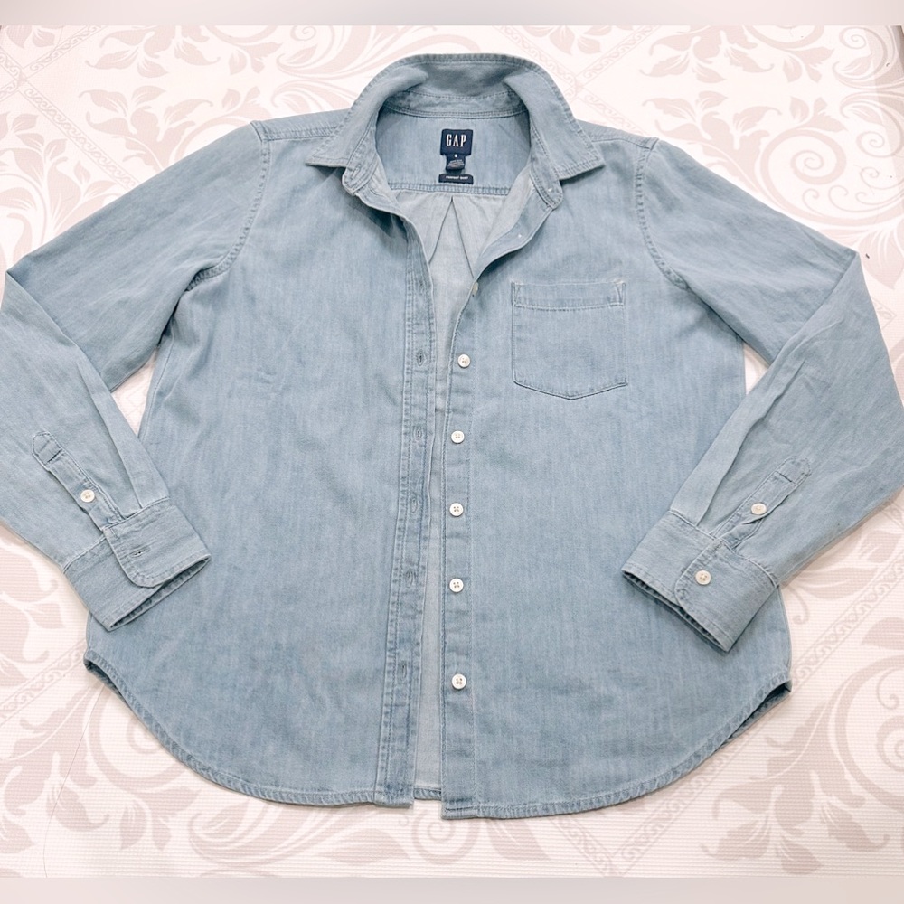 Gap Denim Button Shirt Small - image 1
